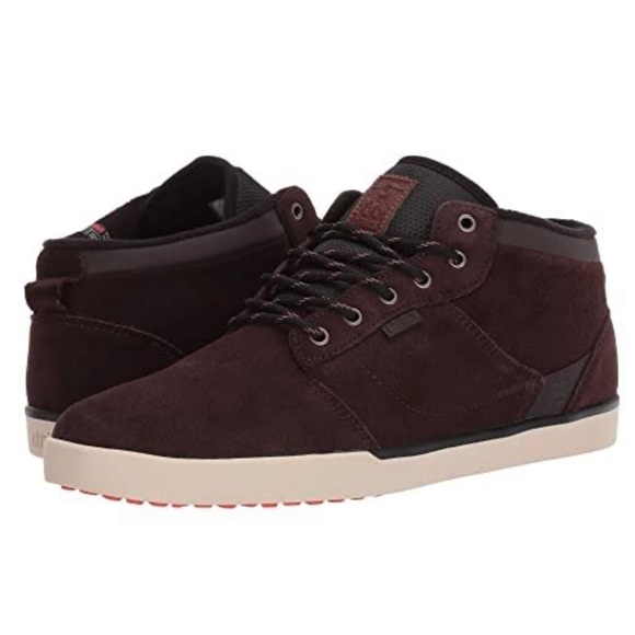 insulated skate shoes